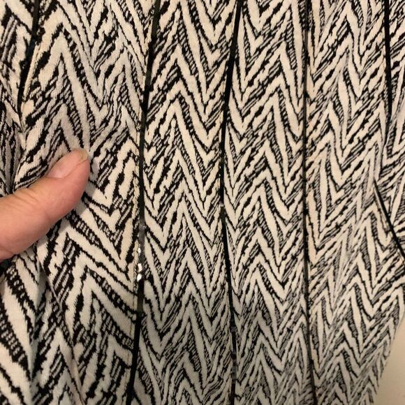 Calvin Klein sz 8 knee length sheath dress,  abstract black and white print - Picture 4 of 14